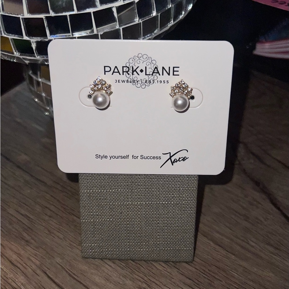 🍀Park Lane Stud Earrings